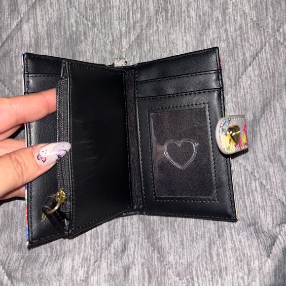 Betsy Johnson Grey Floral wallet - Picture 3 of 5